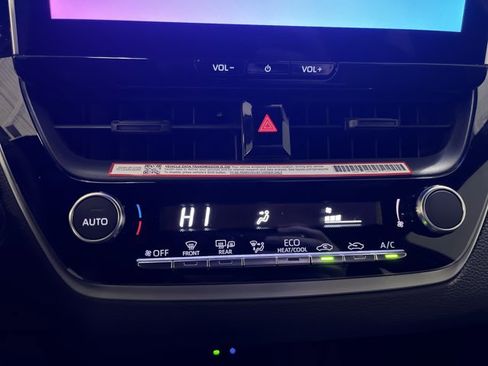 Used 2026 Toyota Corolla SE image 32