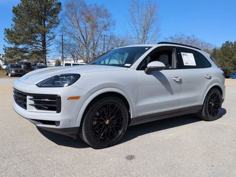 Used 2024 Porsche Cayenne image 7