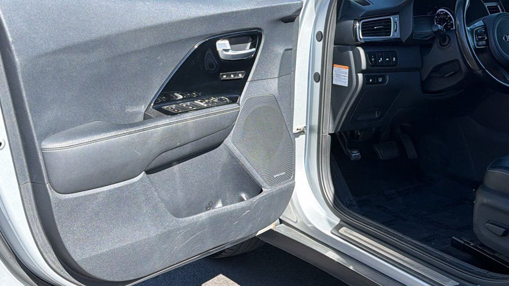 Used 2017 Kia Niro Touring w/ Advanced Technology Package FWD image 23