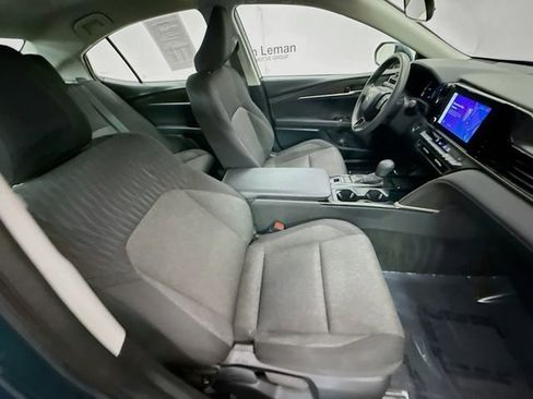 Used 2025 Toyota Camry LE image 27