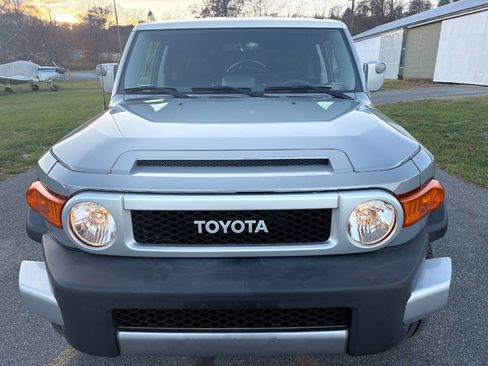 Used 2014 Toyota FJ Cruiser 4WD image 2