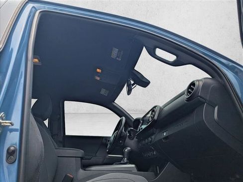 Used 2019 Toyota Tacoma TRD Off-Road w/ Technology Package RWD image 15