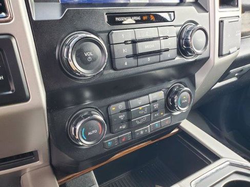 Certified 2020 Ford F150 Lariat image 25