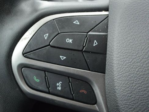 Used 2022 Jeep Cherokee Limited image 32