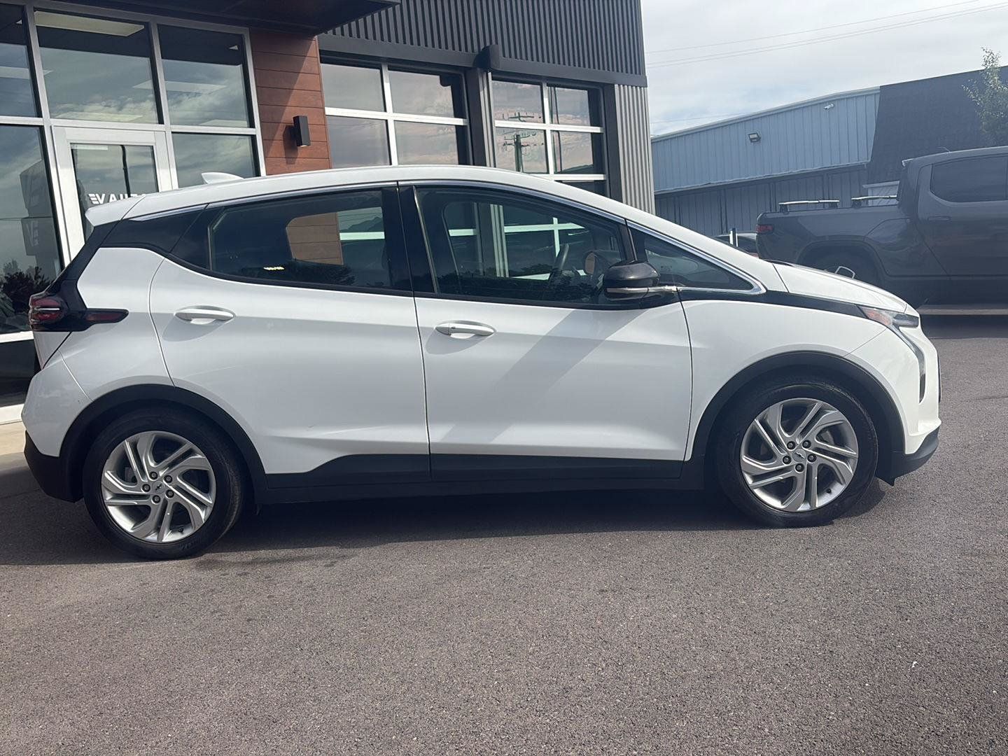 Used 2023 Chevrolet Bolt LT FWD image 9