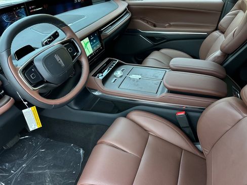 New 2026 Lincoln Navigator L Reserve AWD/4WD image 9