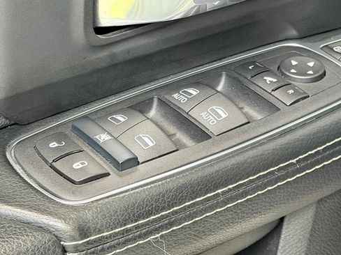Used 2024 RAM 2500 Laramie AWD/4WD image 15