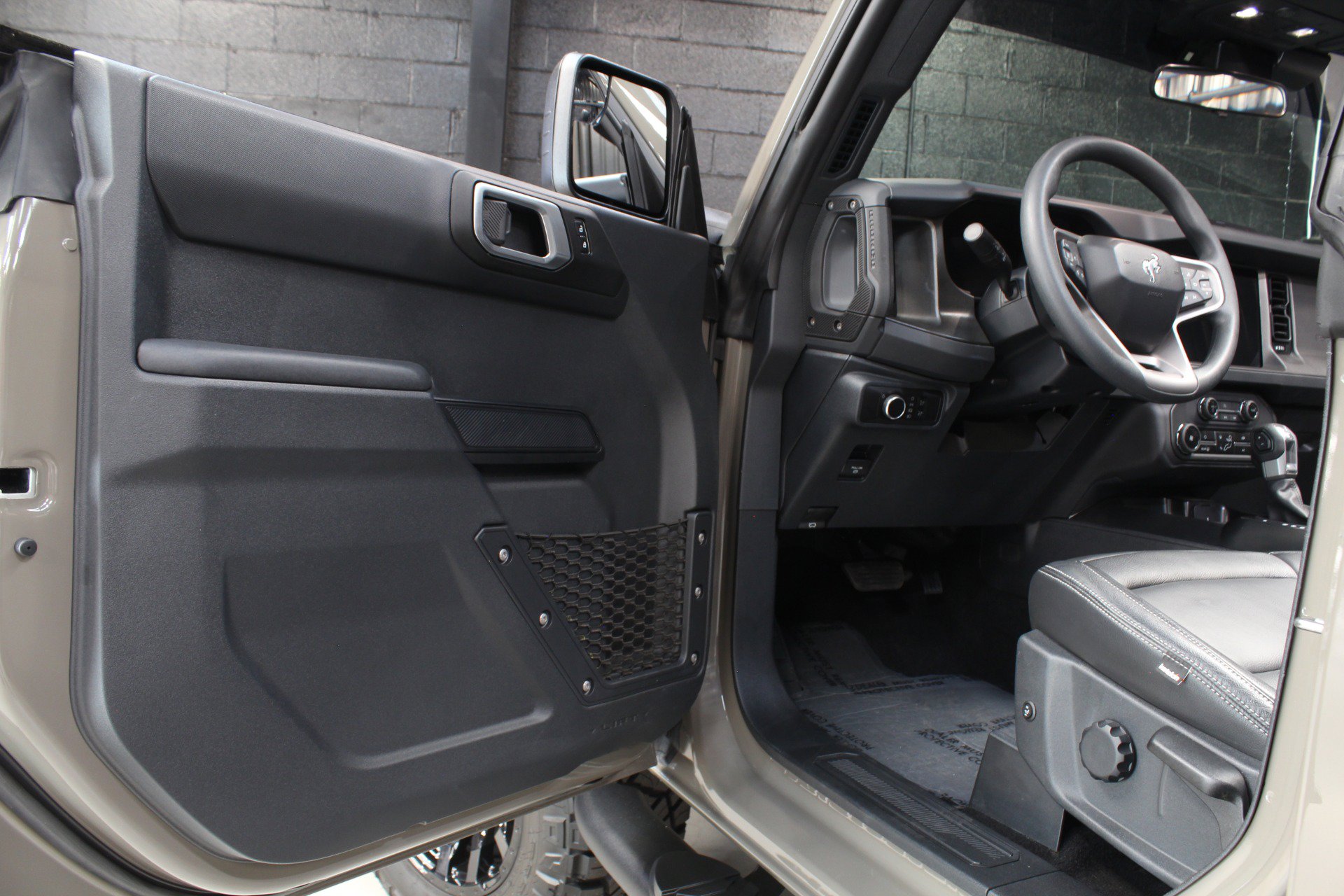 Used 2025 Ford Bronco 4-Door AWD/4WD image 32