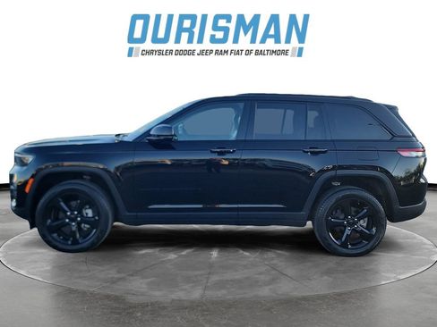 Used 2023 Jeep Grand Cherokee Limited w/ Black Appearance Package image 3