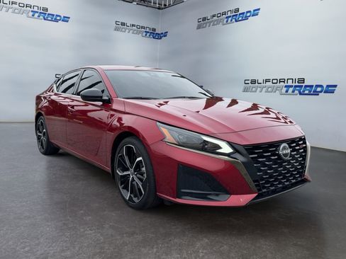 Used 2023 Nissan Altima 2.5 SR image 3