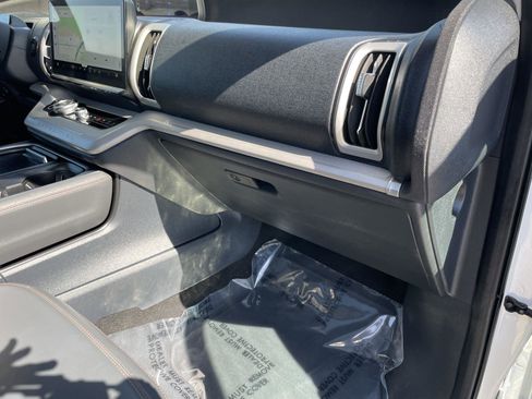 Used 2025 Ford Expedition Active image 31