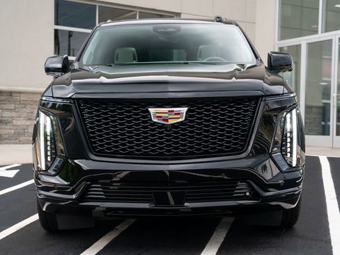 Used 2025 Cadillac Escalade Sport Platinum AWD/4WD image 4