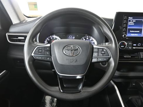 Used 2021 Toyota Highlander L image 33