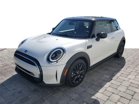 Used 2023 MINI Cooper 2-Door Hardtop image 3