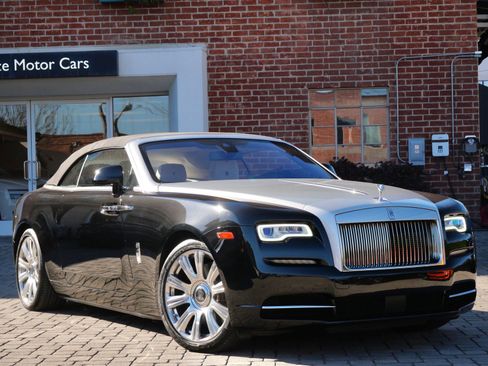 Used 2017 Rolls-Royce Dawn image 19