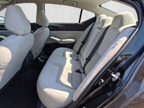 Used 2025 Nissan Altima 2.5 SV FWD image 15