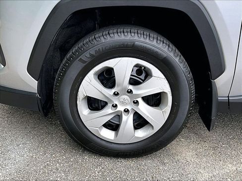 Certified 2022 Toyota RAV4 LE AWD/4WD image 7