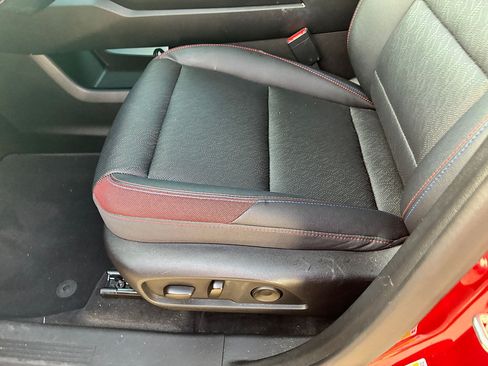 Used 2025 Chevrolet Equinox RS w/ Safety and Technology Package FWD image 13