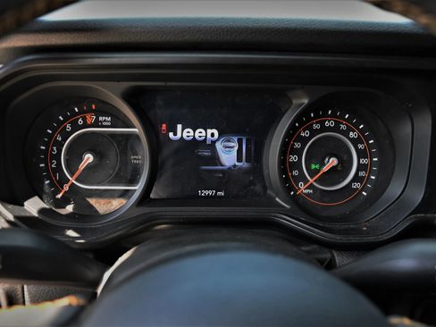 Used 2024 Jeep Gladiator Sport AWD/4WD image 12