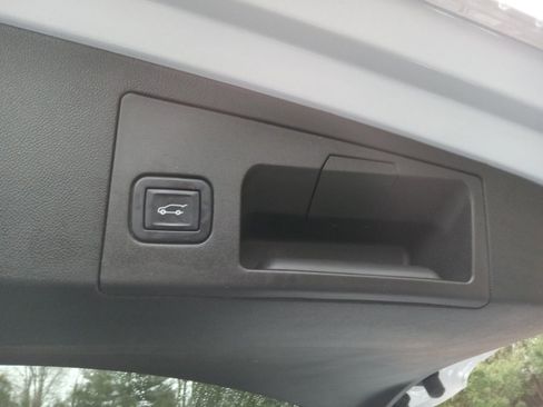 Used 2022 Cadillac XT5 Premium Luxury w/ LPO, ONYX Package image 27