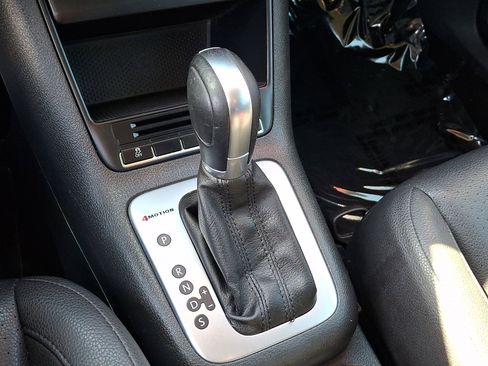 Used 2015 Volkswagen Tiguan SE image 14