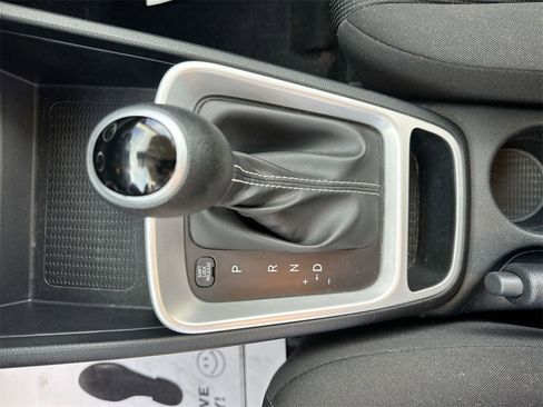 Used 2024 Hyundai Venue SE image 22