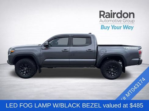 Used 2021 Toyota Tacoma TRD Off-Road w/ TRD Premium Off Road Package AWD/4WD image 4