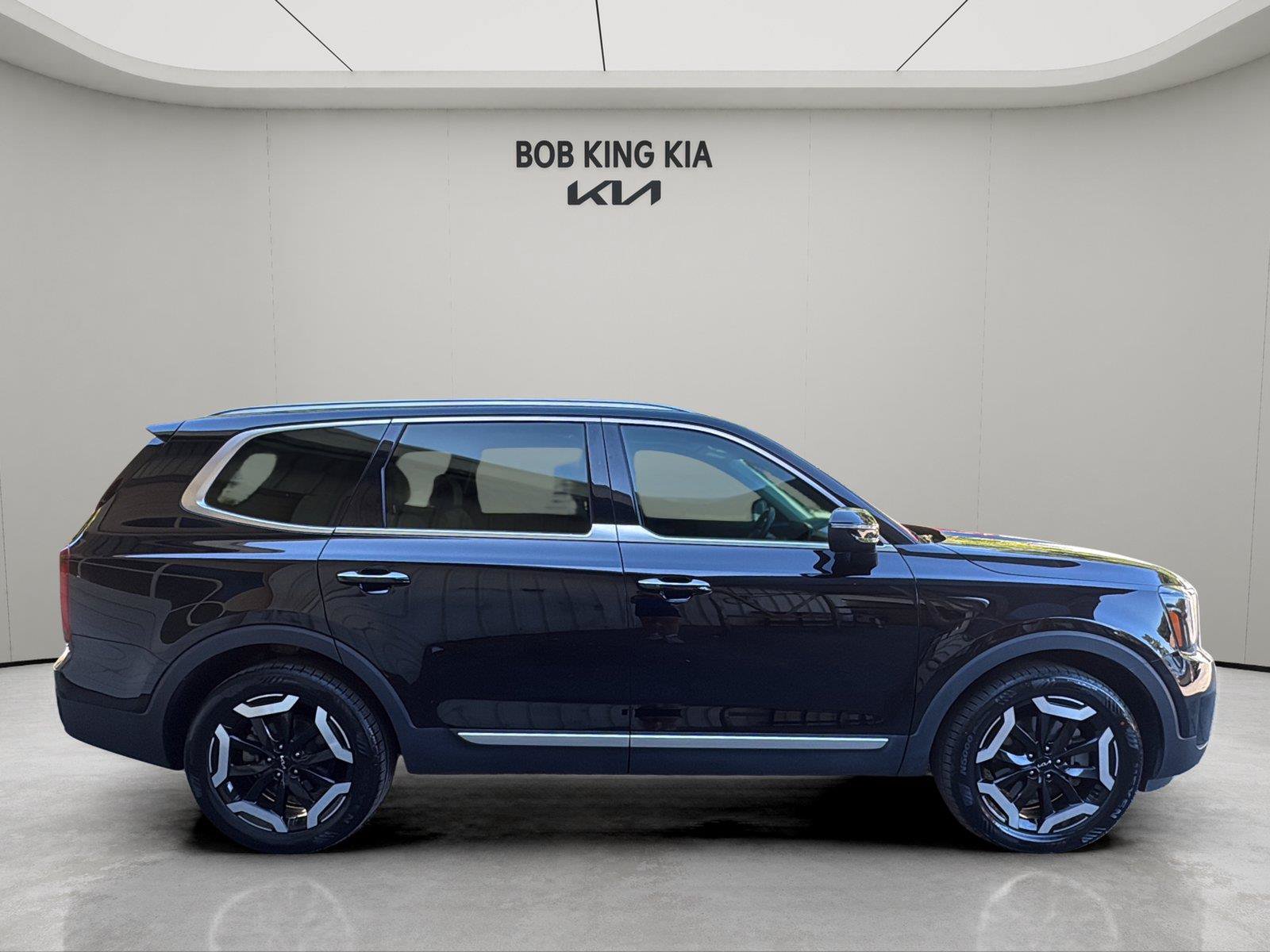 Used 2023 Kia Telluride S w/ S Sunroof Package FWD image 6