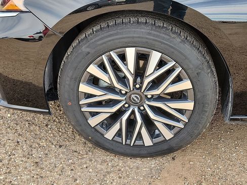 Used 2024 Nissan Altima 2.5 SV image 7