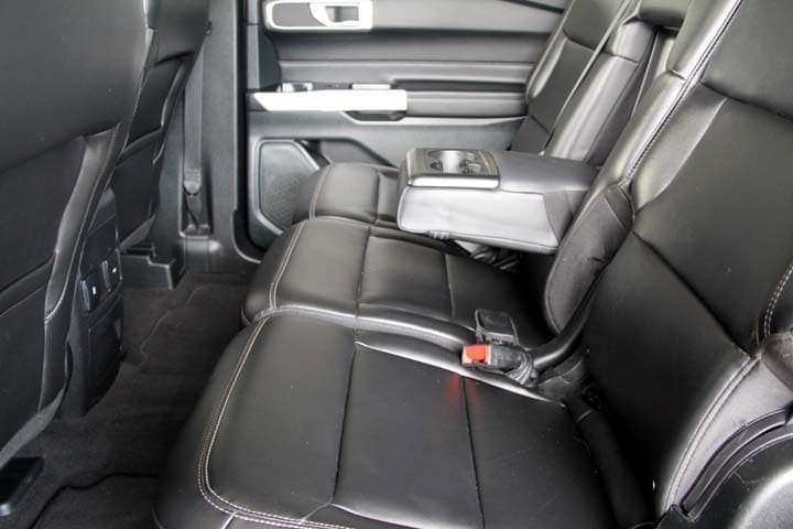 Used 2024 Ford Explorer XLT w/ Equipment Group 202A AWD/4WD image 8