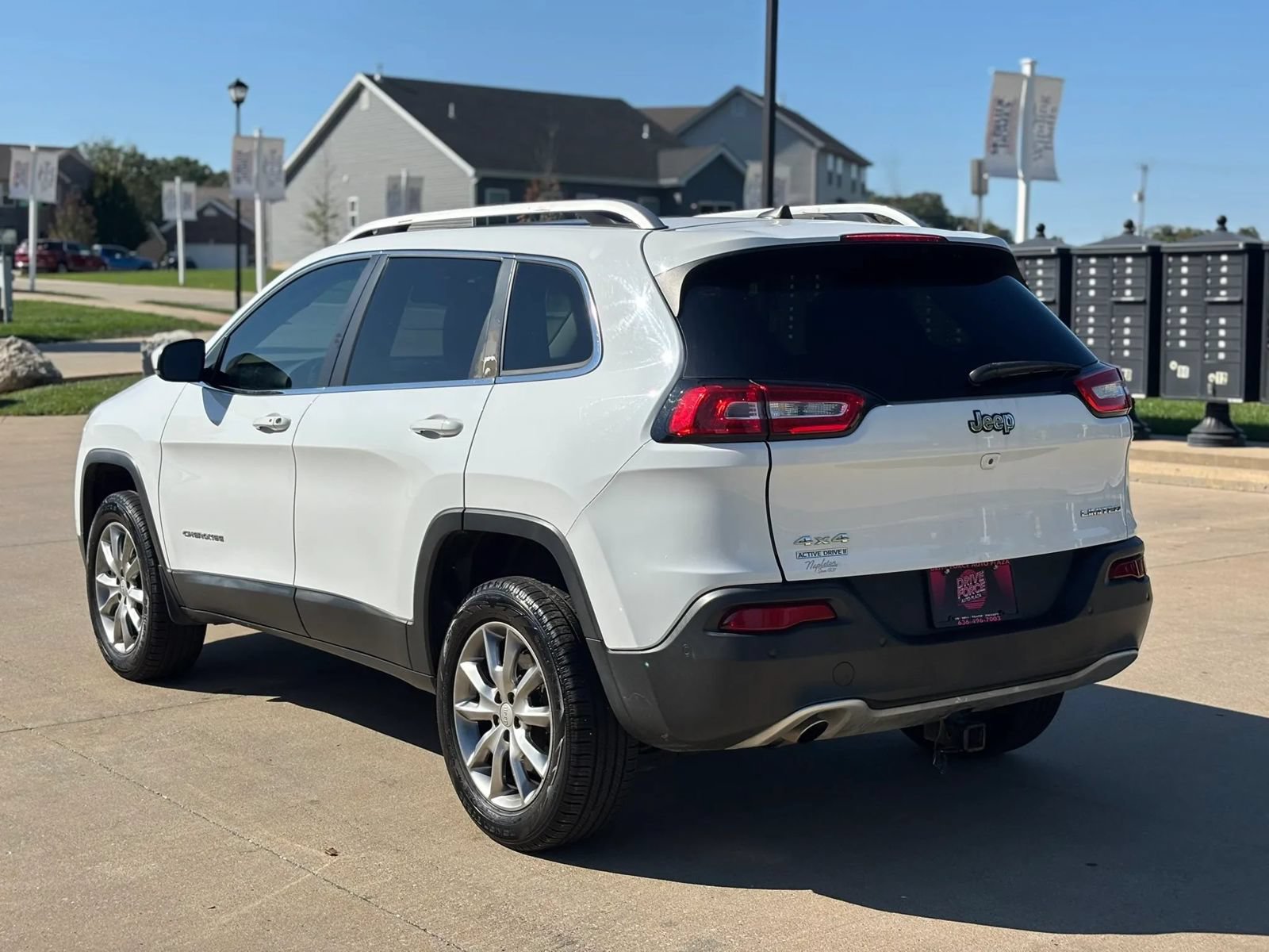 Used 2018 Jeep Cherokee Limited w/ Technology Group AWD/4WD image 8