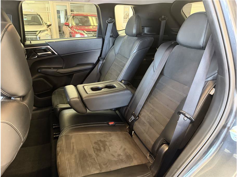 Used 2024 Mitsubishi Outlander FWD image 21