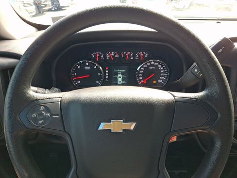 Used 2018 Chevrolet Silverado 1500 Custom w/ Custom Value Package AWD/4WD image 18