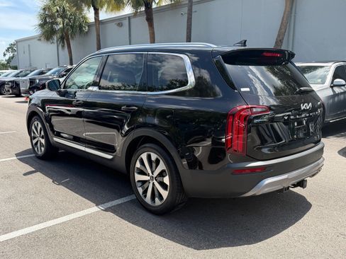 Used 2022 Kia Telluride EX w/ EX Premium Package FWD image 5