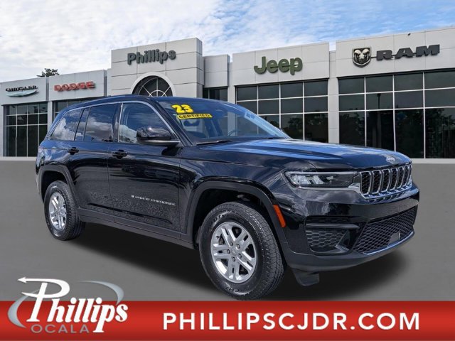 Used 2023 Jeep Grand Cherokee Laredo RWD image 1