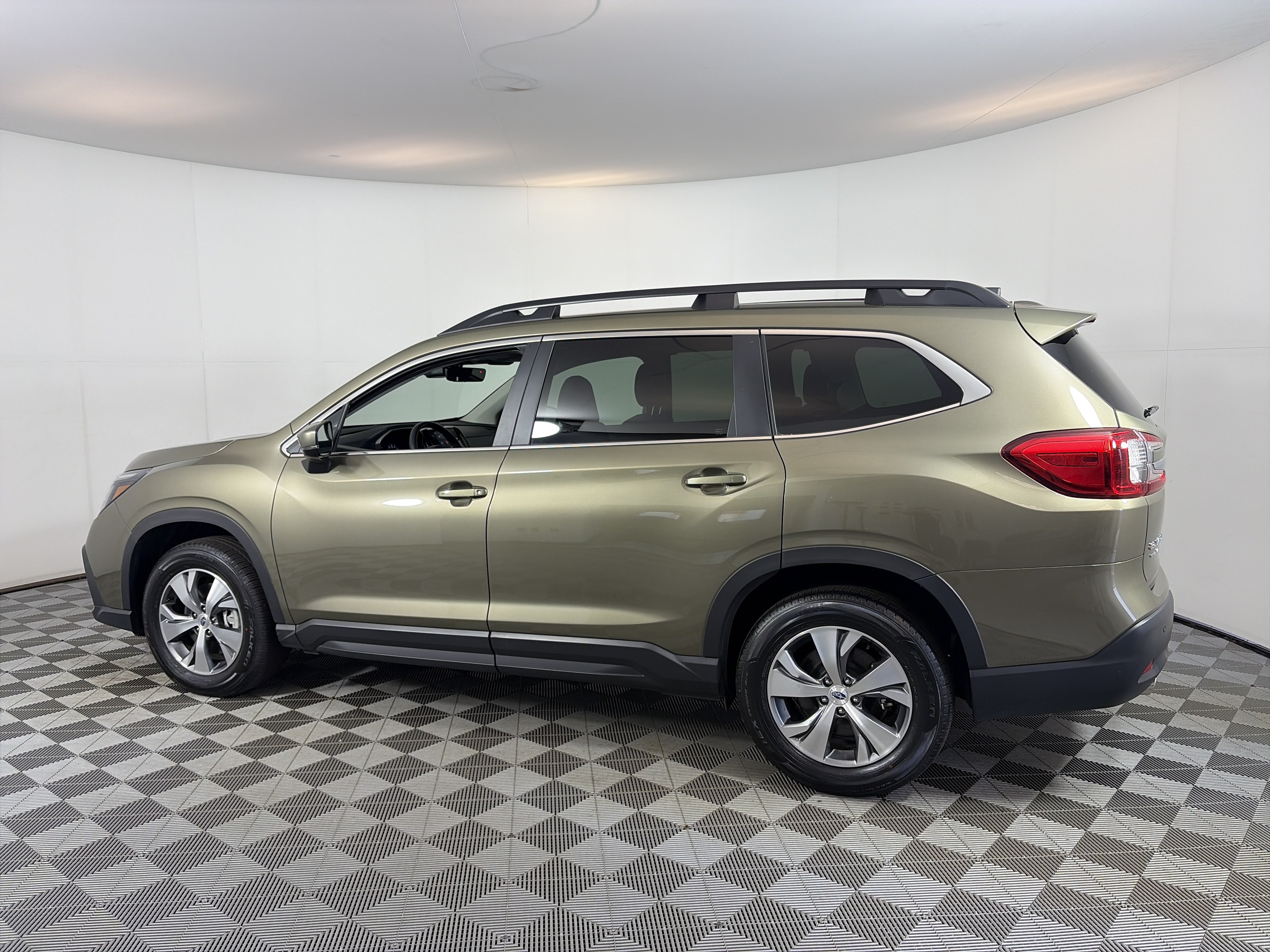 Certified 2025 Subaru Ascent Premium AWD/4WD image 9