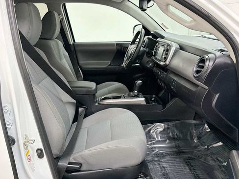 Certified 2018 Toyota Tacoma SR5 AWD/4WD image 28