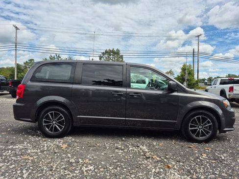 Used 2019 Dodge Grand Caravan GT FWD image 3