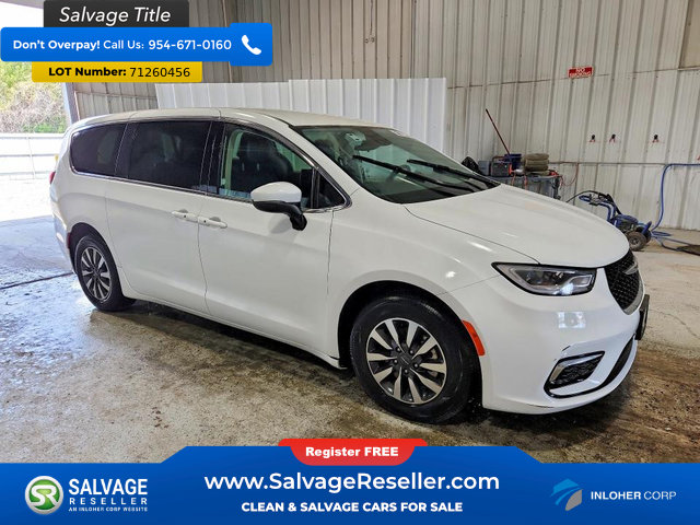 Used 2023 Chrysler Pacifica Touring-L FWD image 5