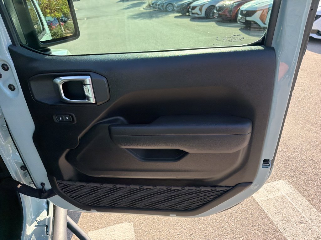 Used 2024 Jeep Wrangler Unlimited w/ Convenience Group AWD/4WD image 34