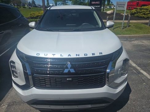 Used 2022 Mitsubishi Outlander ES AWD/4WD image 3