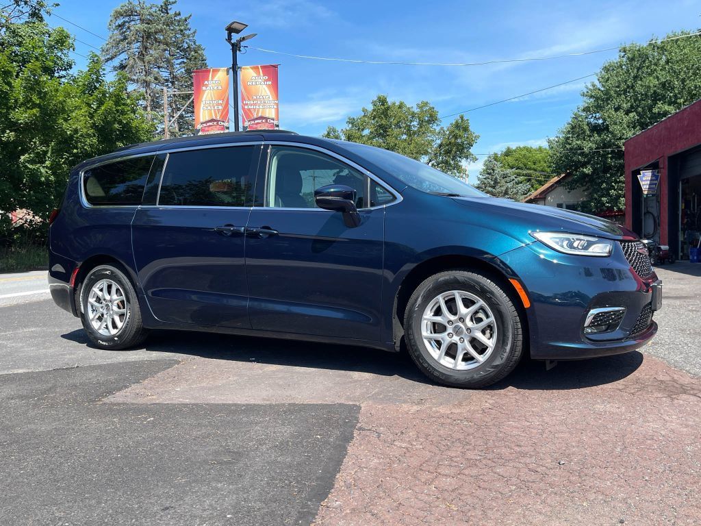 Used 2022 Chrysler Pacifica Touring-L FWD image 8
