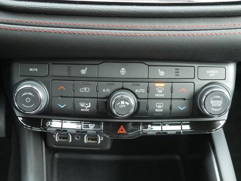 Used 2025 Dodge Durango GT w/ Blacktop Package AWD/4WD image 23