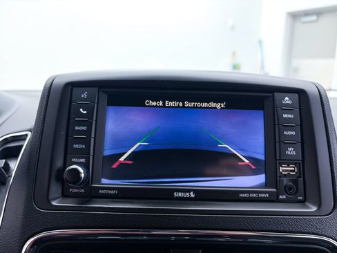 Used 2020 Dodge Grand Caravan SE FWD image 4