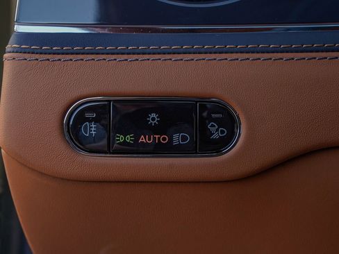 New 2026 Bentley Flying Spur Plug-In Hybrid image 31