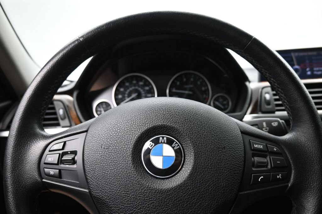 Used 2013 BMW 328i xDrive Sedan AWD/4WD image 10
