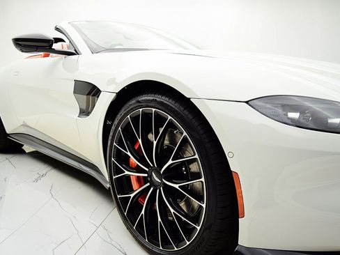 Used 2023 Aston Martin V8 Vantage Roadster RWD image 10