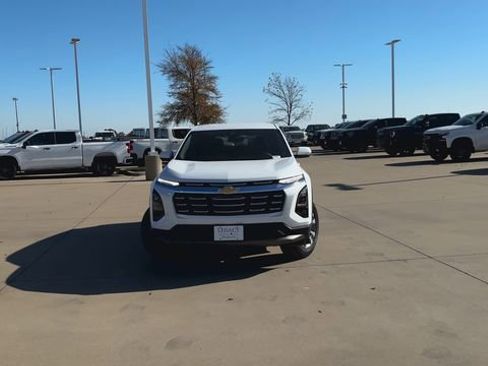 New 2026 Chevrolet Equinox LT image 3