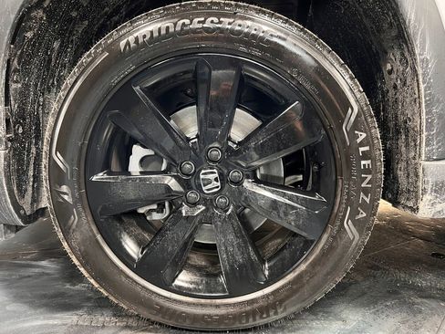 Used 2025 Honda Pilot Black Edition image 35