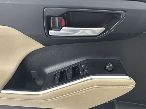 Used 2023 Toyota Highlander XLE image 21